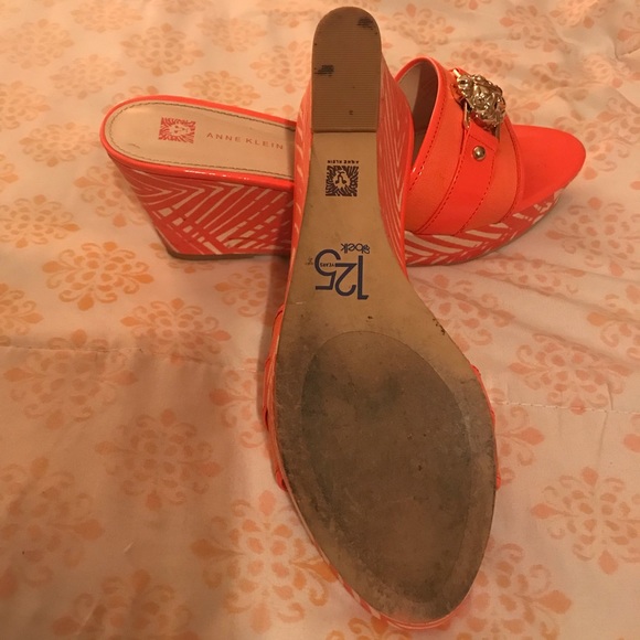 Anne Klein sandals - Picture 3 of 3